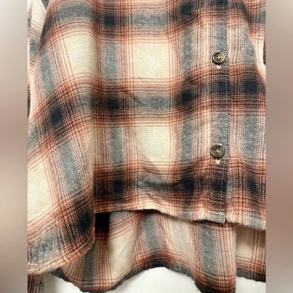 🌾 Hollister Women’s Cropped Plaid Button-Down Flannel Shirt – Size L - Picture 4 of 7